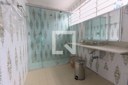 Casa à venda com 600m², 5 quartos e 20 vagasBanheiro da Suíte 2