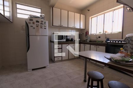 Casa à venda com 600m², 5 quartos e 20 vagasCozinha