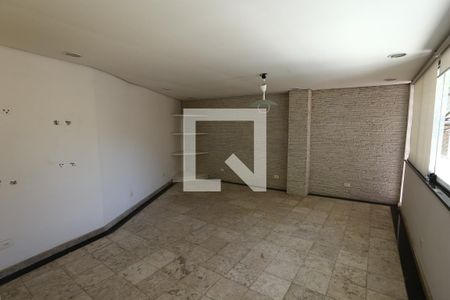 Casa de condomínio para alugar com 335m², 3 quartos e 4 vagasquarto 1 fundos