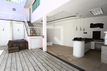 Casa de condomínio para alugar com 335m², 3 quartos e 4 vagasQuintal