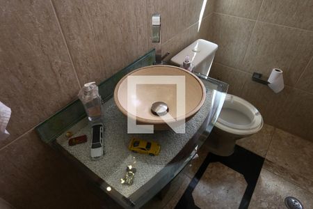 Casa de condomínio para alugar com 335m², 3 quartos e 4 vagasLavabo