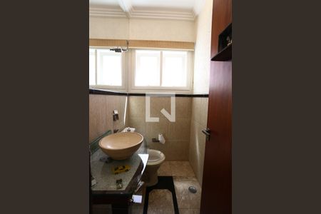 Casa de condomínio para alugar com 335m², 3 quartos e 4 vagasLavabo