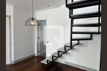 Apartamento à venda com 186m², 3 quartos e 2 vagasEscada