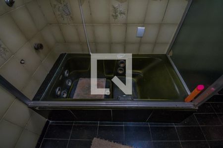 Casa à venda com 770m², 5 quartos e 9 vagasBanheiro da Suíte 1