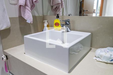 Apartamento para alugar com 60m², 2 quartos e 1 vagaDetalhe do Banheiro Social