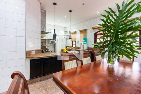 Casa à venda com 300m², 3 quartos e 4 vagas Casa à venda com 300m², 3 quartos e 4 vagasCozinha