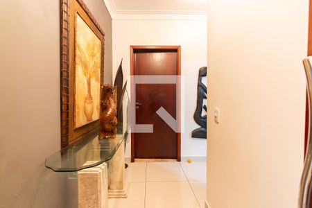 Casa à venda com 300m², 3 quartos e 4 vagas Casa à venda com 300m², 3 quartos e 4 vagasHall