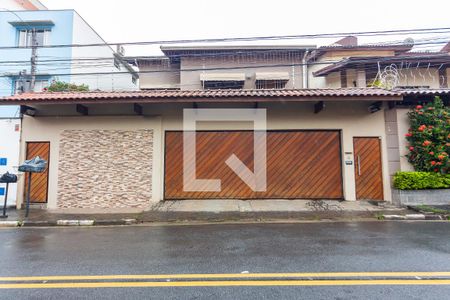 Casa à venda com 300m², 3 quartos e 4 vagas Casa à venda com 300m², 3 quartos e 4 vagasFachada