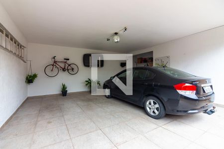 Casa à venda com 300m², 3 quartos e 4 vagas Casa à venda com 300m², 3 quartos e 4 vagasGaragem