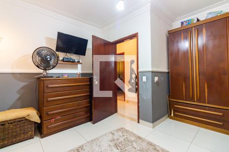 Casa à venda com 300m², 3 quartos e 4 vagas Casa à venda com 300m², 3 quartos e 4 vagasQuarto 2