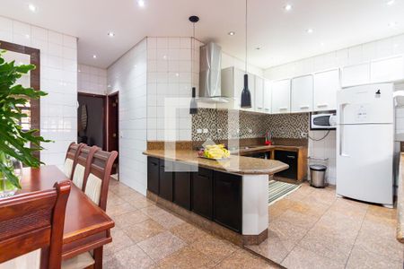 Casa à venda com 300m², 3 quartos e 4 vagas Casa à venda com 300m², 3 quartos e 4 vagasCozinha