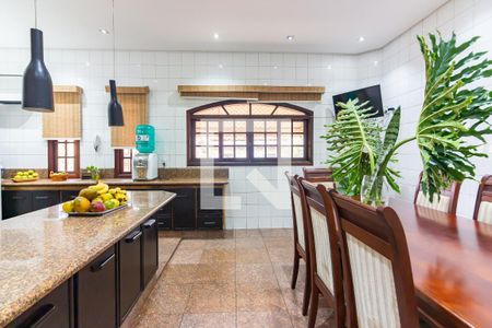 Casa à venda com 300m², 3 quartos e 4 vagas Casa à venda com 300m², 3 quartos e 4 vagasCozinha