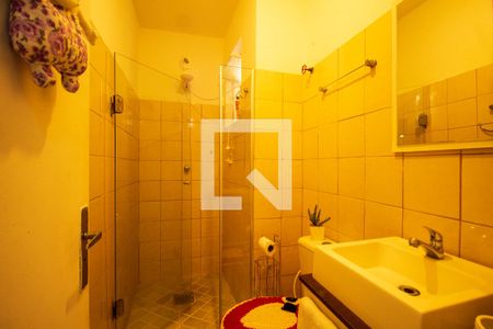 Banheiro de apartamento à venda com 1 quarto, 42m² em Cavalhada, Porto Alegre
