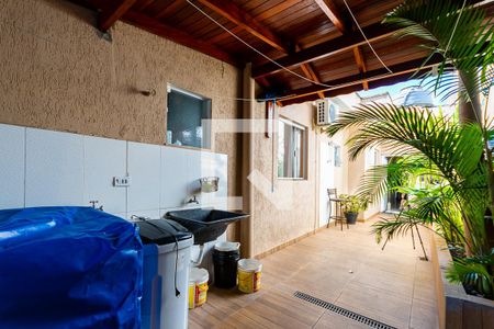 Casa à venda com 200m², 3 quartos e 4 vagasÁrea de serviço 