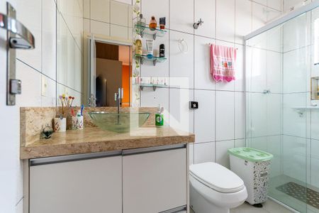 Casa à venda com 200m², 3 quartos e 4 vagasBanheiro da suíte 2