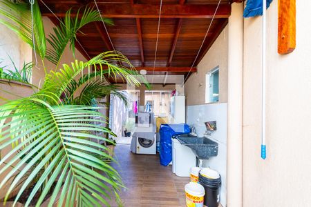 Casa à venda com 200m², 3 quartos e 4 vagasÁrea de serviço 