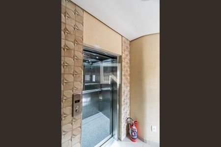 Apartamento à venda com 70m², 2 quartos e sem vagaElevador