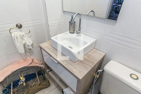 Banheiro e Área de Serviço de apartamento à venda com 3 quartos, 66m² em Centro Histórico, Porto Alegre