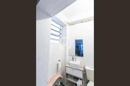 Banheiro e Área de Serviço de apartamento à venda com 3 quartos, 66m² em Centro Histórico, Porto Alegre