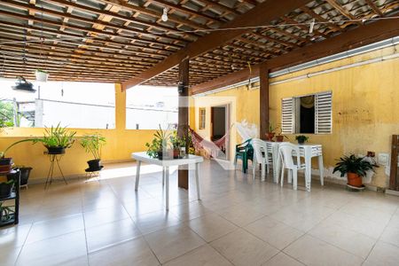 Casa à venda com 320m², 9 quartos e 2 vagas Casa à venda com 320m², 9 quartos e 2 vagasVaranda casa 1