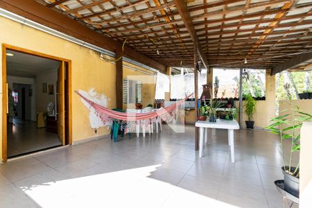 Casa à venda com 320m², 9 quartos e 2 vagas Casa à venda com 320m², 9 quartos e 2 vagasVaranda casa 1