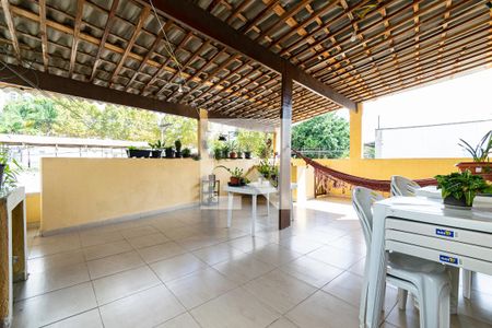 Casa à venda com 320m², 9 quartos e 2 vagas Casa à venda com 320m², 9 quartos e 2 vagasVaranda casa 1