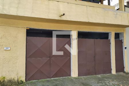 Casa à venda com 320m², 9 quartos e 2 vagas Casa à venda com 320m², 9 quartos e 2 vagasFachada