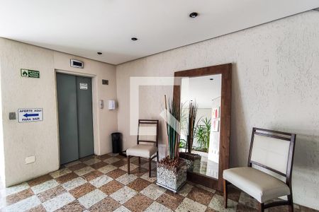 Apartamento à venda com 115m², 3 quartos e 2 vagas Apartamento à venda com 115m², 3 quartos e 2 vagasÁrea Comum - Hall Social