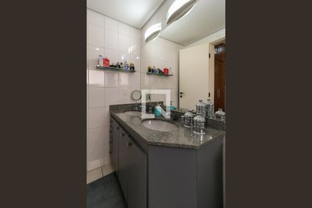 Apartamento à venda com 115m², 3 quartos e 2 vagas Apartamento à venda com 115m², 3 quartos e 2 vagasBanheiro Suíte