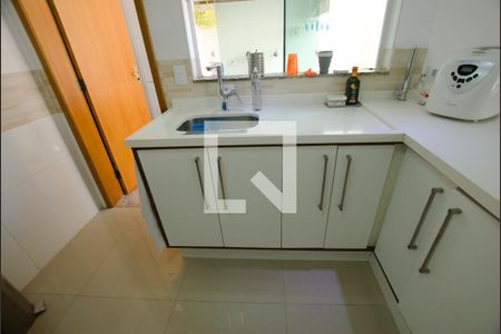 Casa à venda com 120m², 3 quartos e 2 vagas Casa à venda com 120m², 3 quartos e 2 vagasCozinha