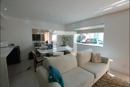 Sala de casa para alugar com 3 quartos, 120m² em Vila Brasilina, São Paulo