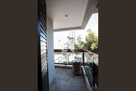 Apartamento à venda com 150m², 4 quartos e 2 vagasQuarto 1 varanda