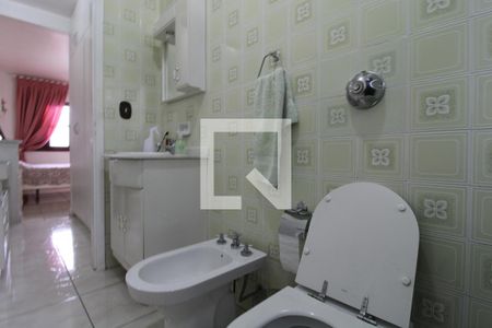 Casa à venda com 320m², 3 quartos e 3 vagasBanheiro da suíte