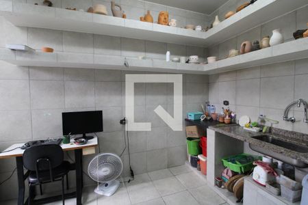 Casa à venda com 320m², 3 quartos e 3 vagasQuarto andar de cima da edícula