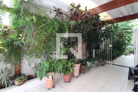 Casa à venda com 320m², 3 quartos e 3 vagasQuintal frente lateral