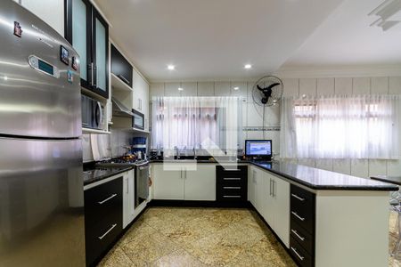 Casa à venda com 366m², 3 quartos e 6 vagasCozinha 