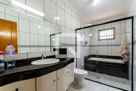 Casa à venda com 366m², 3 quartos e 6 vagasBanheiro suíte 1