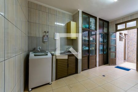 Casa à venda com 366m², 3 quartos e 6 vagasÁrea de serviço 