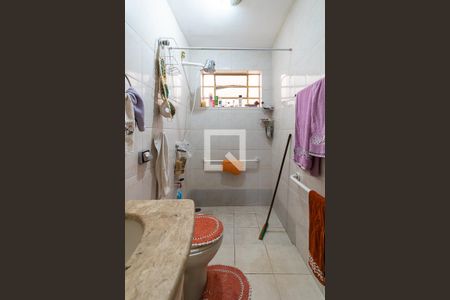 Banheiro  de casa à venda com 1 quarto, 330m² em Vila São Geraldo, São Paulo
