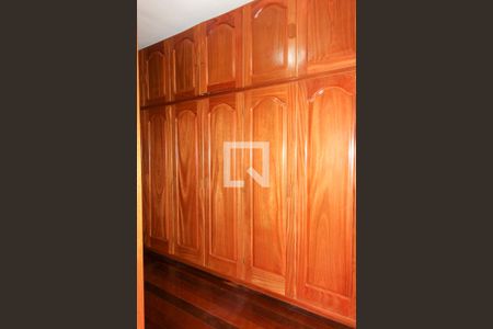 Casa à venda com 400m², 3 quartos e 2 vagas Casa à venda com 400m², 3 quartos e 2 vagasCloset da suíte master