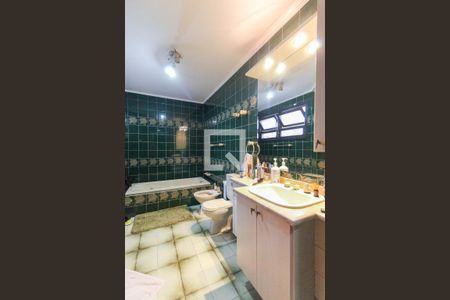 Casa à venda com 400m², 3 quartos e 2 vagas Casa à venda com 400m², 3 quartos e 2 vagasBanheiro da suíte master