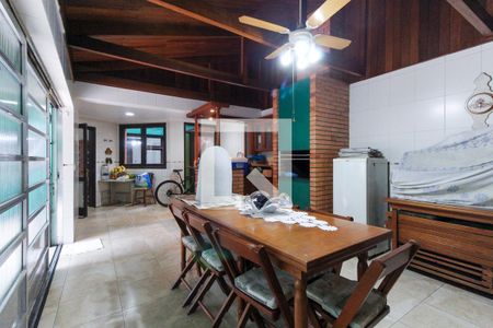 Casa à venda com 400m², 3 quartos e 2 vagas Casa à venda com 400m², 3 quartos e 2 vagasEspaço gourmet