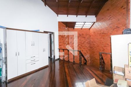 Casa à venda com 400m², 3 quartos e 2 vagas Casa à venda com 400m², 3 quartos e 2 vagasSótão