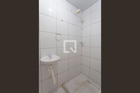 Banheiro de apartamento para alugar com 1 quarto, 60m² em Daniel Lisboa, Salvador