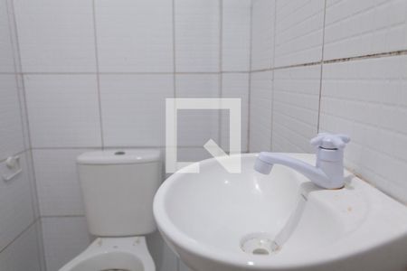 Banheiro de apartamento para alugar com 1 quarto, 60m² em Daniel Lisboa, Salvador