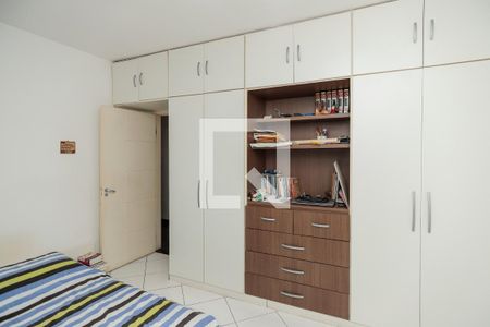 Casa de condomínio à venda com 240m², 3 quartos e 2 vagasSuíte