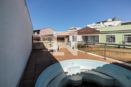 Casa de condomínio à venda com 240m², 3 quartos e 2 vagasPiscina