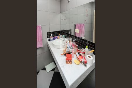 Casa de condomínio à venda com 240m², 3 quartos e 2 vagasBanheiro