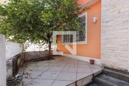 Casa de condomínio à venda com 240m², 3 quartos e 2 vagasQuintal
