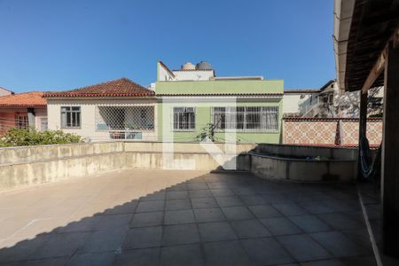 Casa de condomínio à venda com 240m², 3 quartos e 2 vagasTerraço